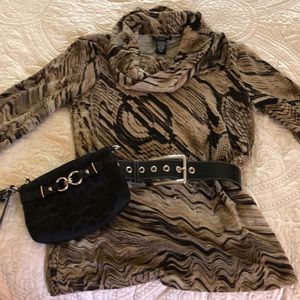 SOLD Petite M knit top. 3/4 sleeves. Made to be belted.